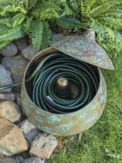 Acorn Hose Pot -Garden Care 3 4 crop 8613361 01V